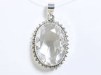 Grote bewerkte ovale zilveren hanger met bergkristal afbeelding 4