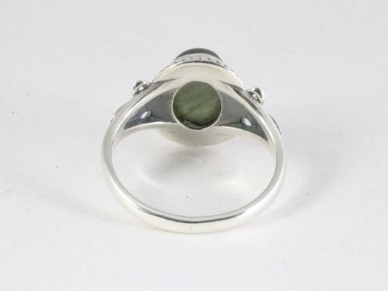 Fijne bewerkte zilveren ring met labradoriet afbeelding 3