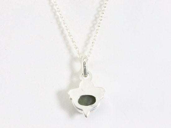Fijne bewerkte zilveren hanger met labradoriet aan ketting afbeelding 3