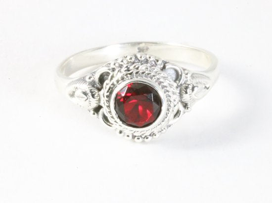 Fijne bewerkte zilveren ring met granaat afbeelding 4