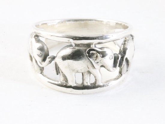 Opengewerkte zilveren ring met olifanten afbeelding 4