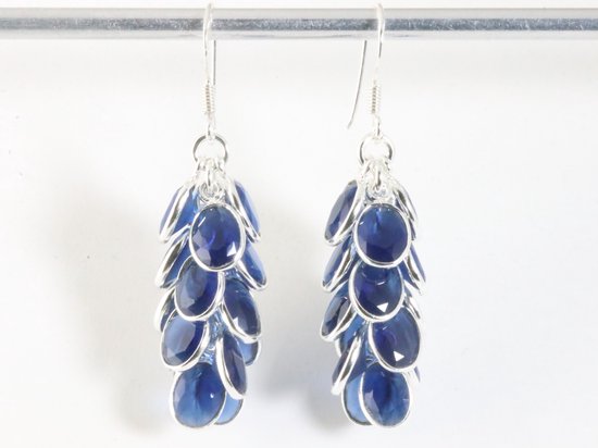 Trosvormige zilveren oorbellen met blauwe saffier afbeelding 4