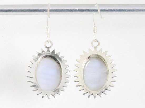 Bewerkte zilveren oorbellen met blauwe lace agaat afbeelding 3