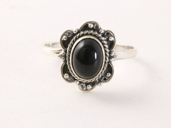 Fijne bewerkte zilveren ring met onyx afbeelding 4