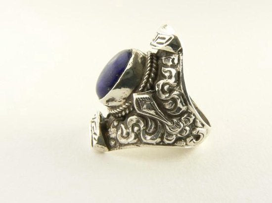 Bewerkte zilveren zadelring met lapis lazuli afbeelding 3