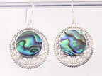 Ronde opengewerkte zilveren oorbellen met abalone schelp afbeelding 1