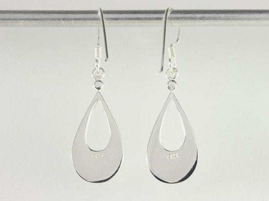 Opengewerkte druppelvormige zilveren oorbellen met veelkleurige schelp afbeelding 3