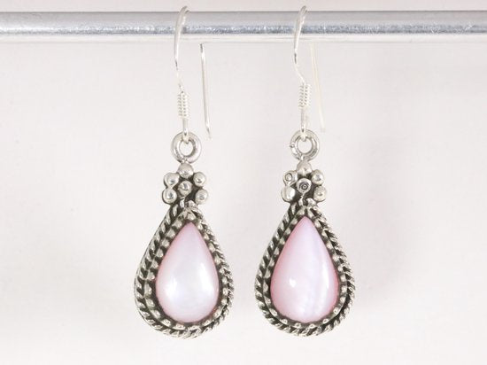 Bewerkte zilveren oorbellen met roze parelmoer afbeelding 4