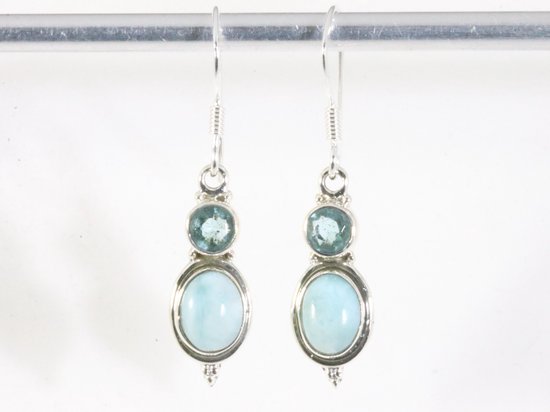 Fijne bewerkte zilveren oorbellen met larimar en blauwe topaas afbeelding 4