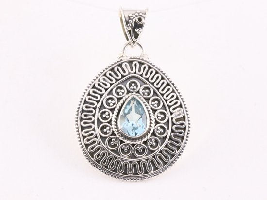Bewerkte zilveren hanger met blauwe topaas afbeelding 1