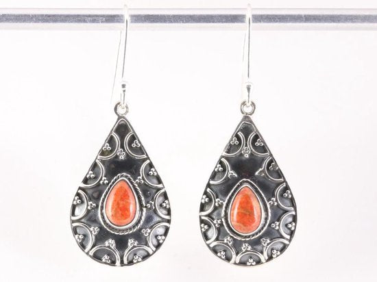 Bewerkte druppelvormige zilveren oorbellen met rode turkoois afbeelding 3