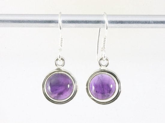 Fijne ronde zilveren oorbellen met amethist afbeelding 3