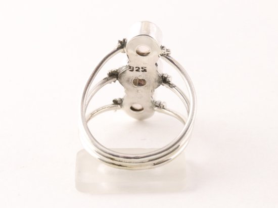 Opengewerkte zilveren ring met 3 rozenkwarts stenen afbeelding 3