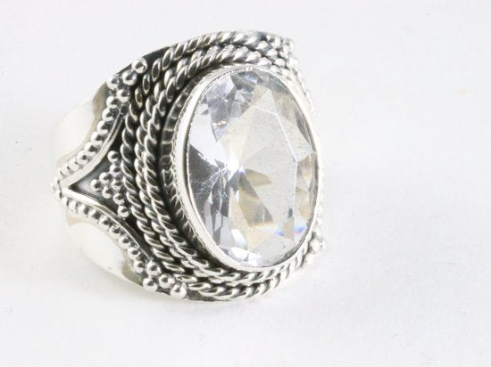 Bewerkte zilveren ring met bergkristal afbeelding 1