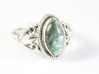 Fijne bewerkte zilveren ring met groene serafiniet afbeelding 1