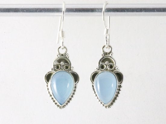 Fijne bewerkte zilveren oorbellen met blauwe chalcedoon afbeelding 1