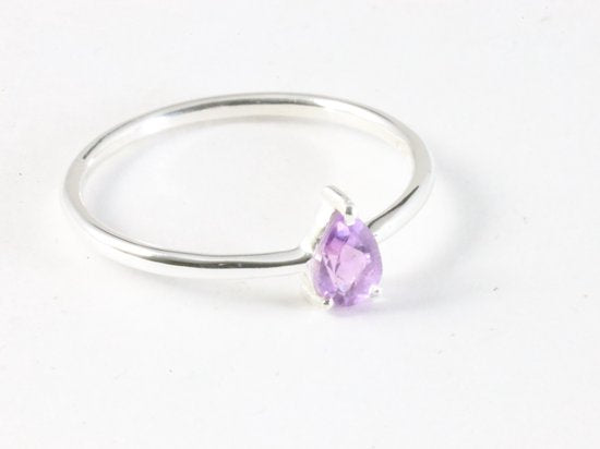 Fijne hoogglans zilveren ring met amethist afbeelding 1