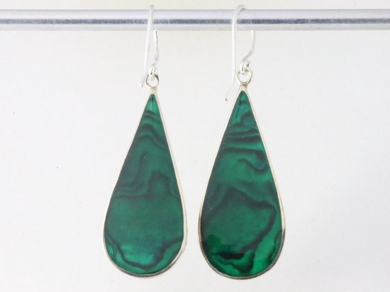 Lange druppelvormige zilveren oorbellen met libelle op abalone schelp afbeelding 2