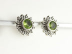 Bewerkte zilveren oorstekers met peridoot afbeelding 2