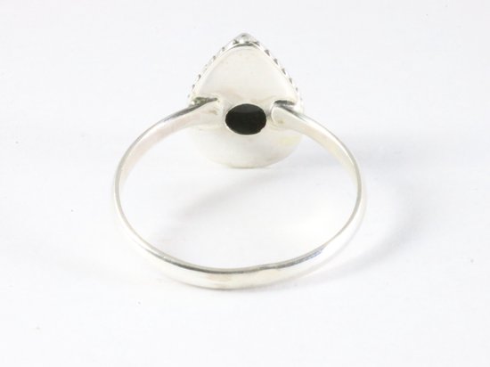 Bewerkte zilveren ring met onyx afbeelding 3