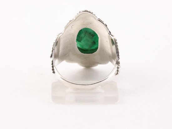 Bewerkte zilveren ring met smaragd afbeelding 3