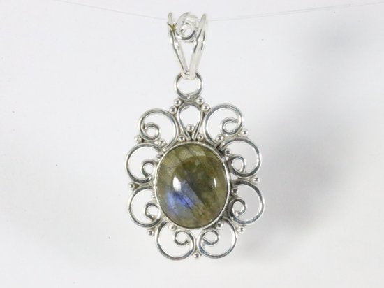 Opengewerkte zilveren hanger met labradoriet afbeelding 4