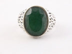 Bewerkte zilveren herenring met smaragd afbeelding 2