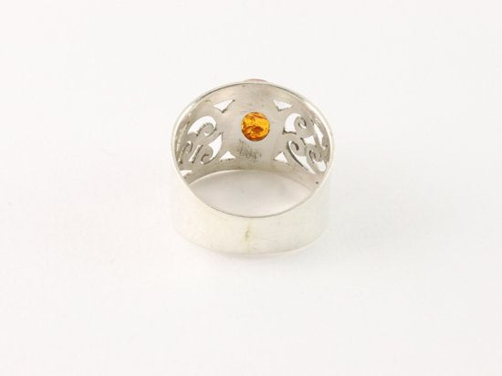 Opengewerkte zilveren ring met amber afbeelding 3