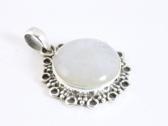 Ronde bewerkte zilveren hanger met regenboog maansteen afbeelding 2