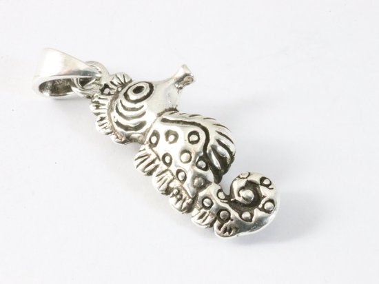 Zilveren zeepaardje aan ketting afbeelding 2