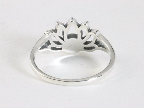 Opengewerkte zilveren lotus bloem ring met welo opaal afbeelding 3
