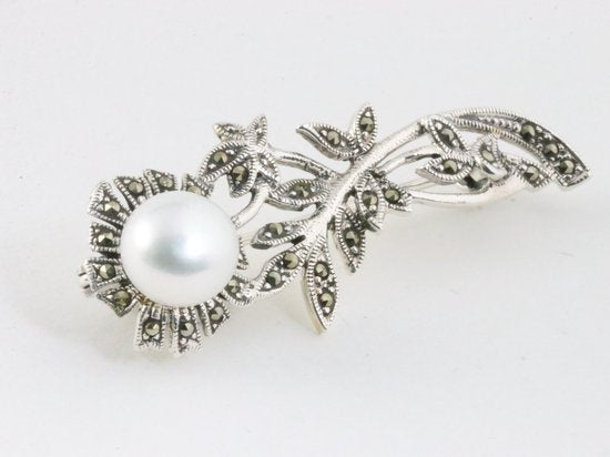 Zilveren bloem broche met marcasiet en witte parel afbeelding 2