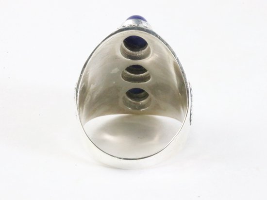 Zware bewerkte zilveren ring met 3 lapis lazuli stenen afbeelding 3