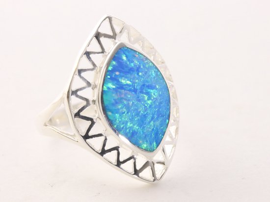 Opengewerkte zilveren ring met Australische opaal afbeelding 1