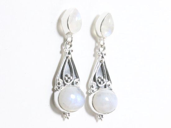 Lange bewerkte zilveren oorstekers met regenboog maansteen afbeelding 2