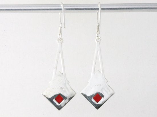 Bewerkte zilveren oorbellen met granaat afbeelding 3