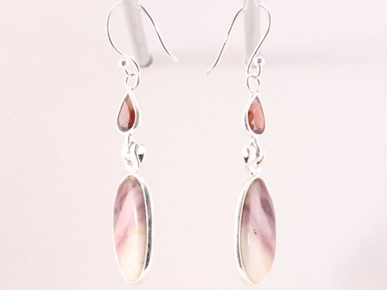 Lange zilveren oorbellen met mookaiet en granaat afbeelding 2