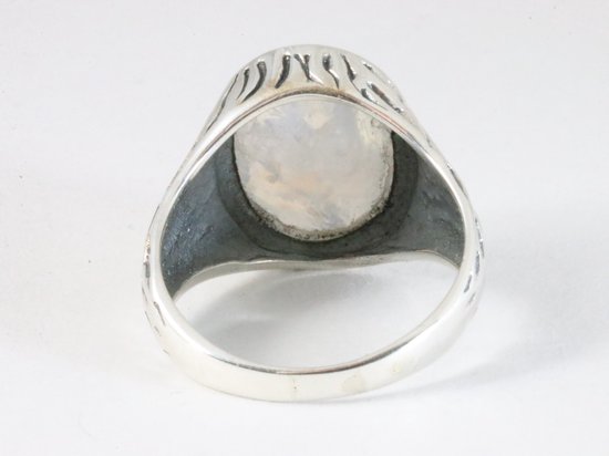 Bewerkte zilveren ring met regenboog maansteen afbeelding 3