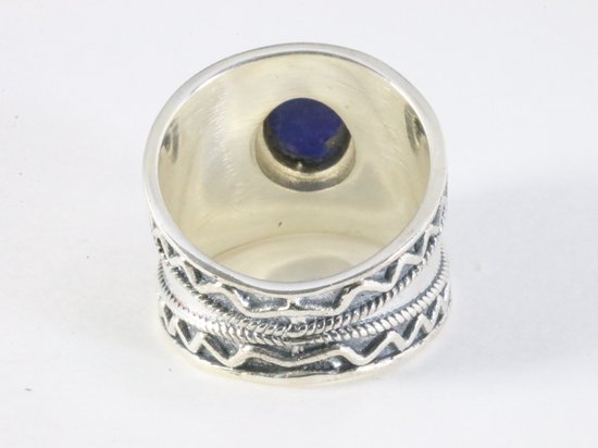 Bewerkte zilveren ring met lapis lazuli afbeelding 3