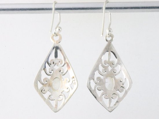 Opengewerkte zilveren oorbellen met regenboog maansteen afbeelding 2