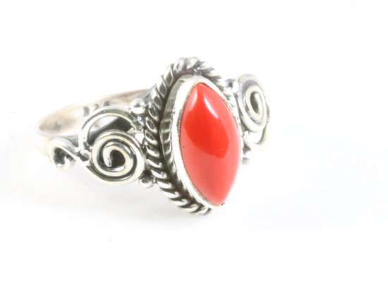 Fijne bewerkte zilveren ring met rode koraal steen afbeelding 1