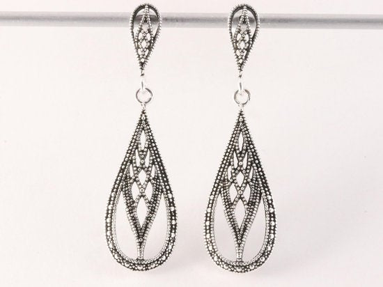 Lange opengewerkte zilveren oorstekers afbeelding 4