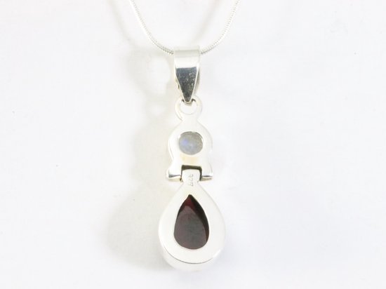 Zilveren hanger met granaat en regenboog maansteen aan ketting afbeelding 3