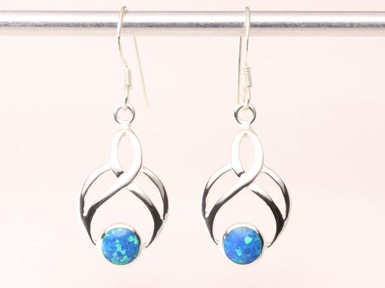 Opengewerkte zilveren oorbellen met Australische opaal afbeelding 4