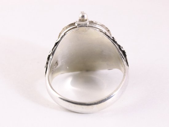 Traditionele bewerkte zilveren gifring met granaat afbeelding 3