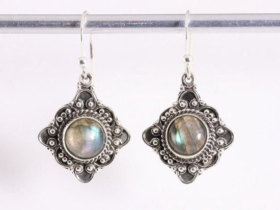 Bewerkte zilveren oorbellen met labradoriet afbeelding 4