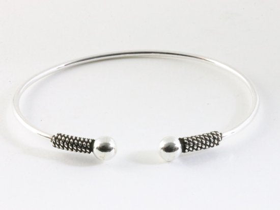 Fijne zilveren klemarmband met Balinese bewerking afbeelding 1
