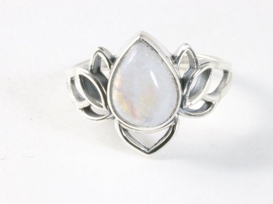 Opengewerkte zilveren lotus bloem ring met regenboog maansteen afbeelding 4