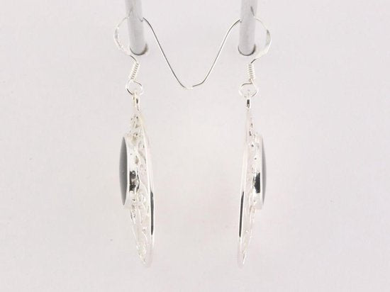 Grote opengewerkte zilveren oorbellen met onyx afbeelding 5