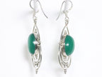 Lange opengewerkte zilveren oorbellen met groene onyx afbeelding 2